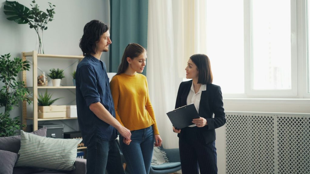 Fair House Buyers advisor meeting homeowners in their living room